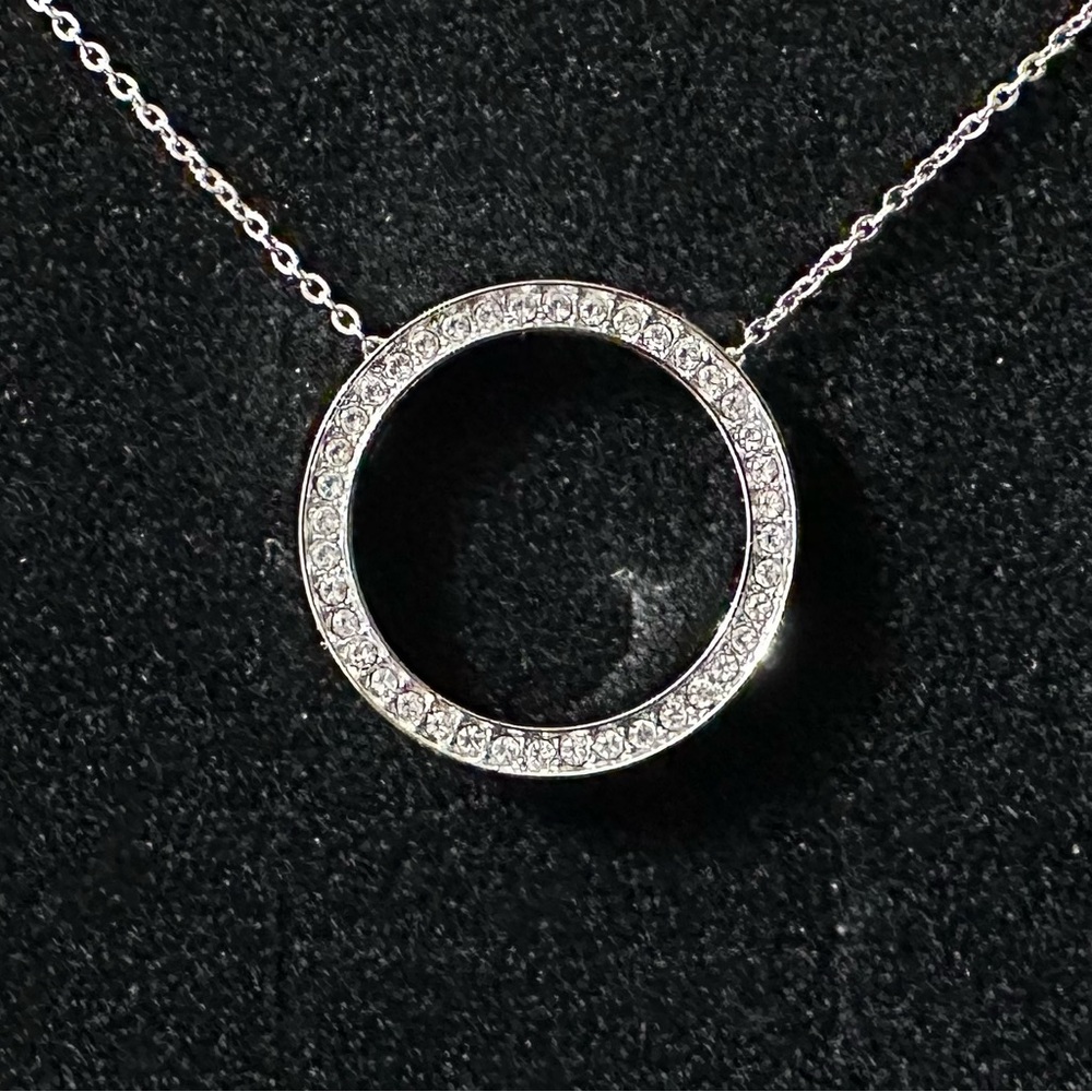 Silver Wreath Style Fashion Necklace